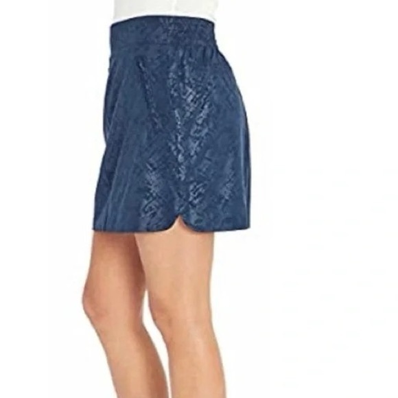 Orvis Women's Embossed Pull On Travel Skort Shattered Glass Embossed  skirt - Picture 1 of 7